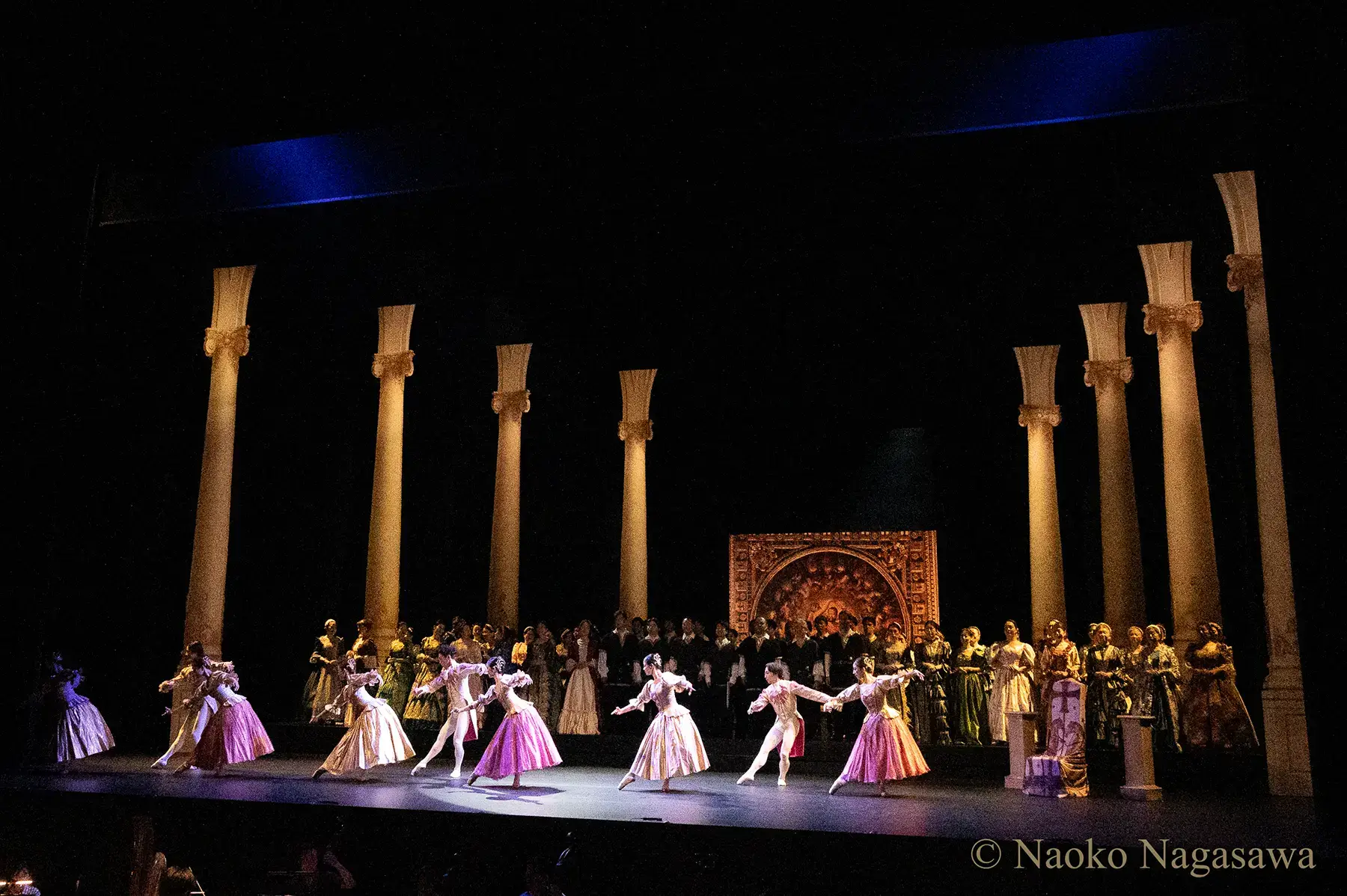 結婚式の祝祭ムード。