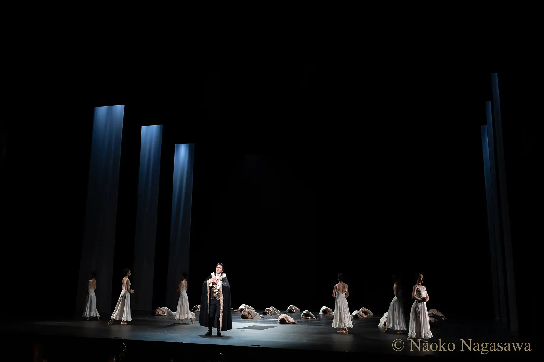 皇帝になる意を固める。