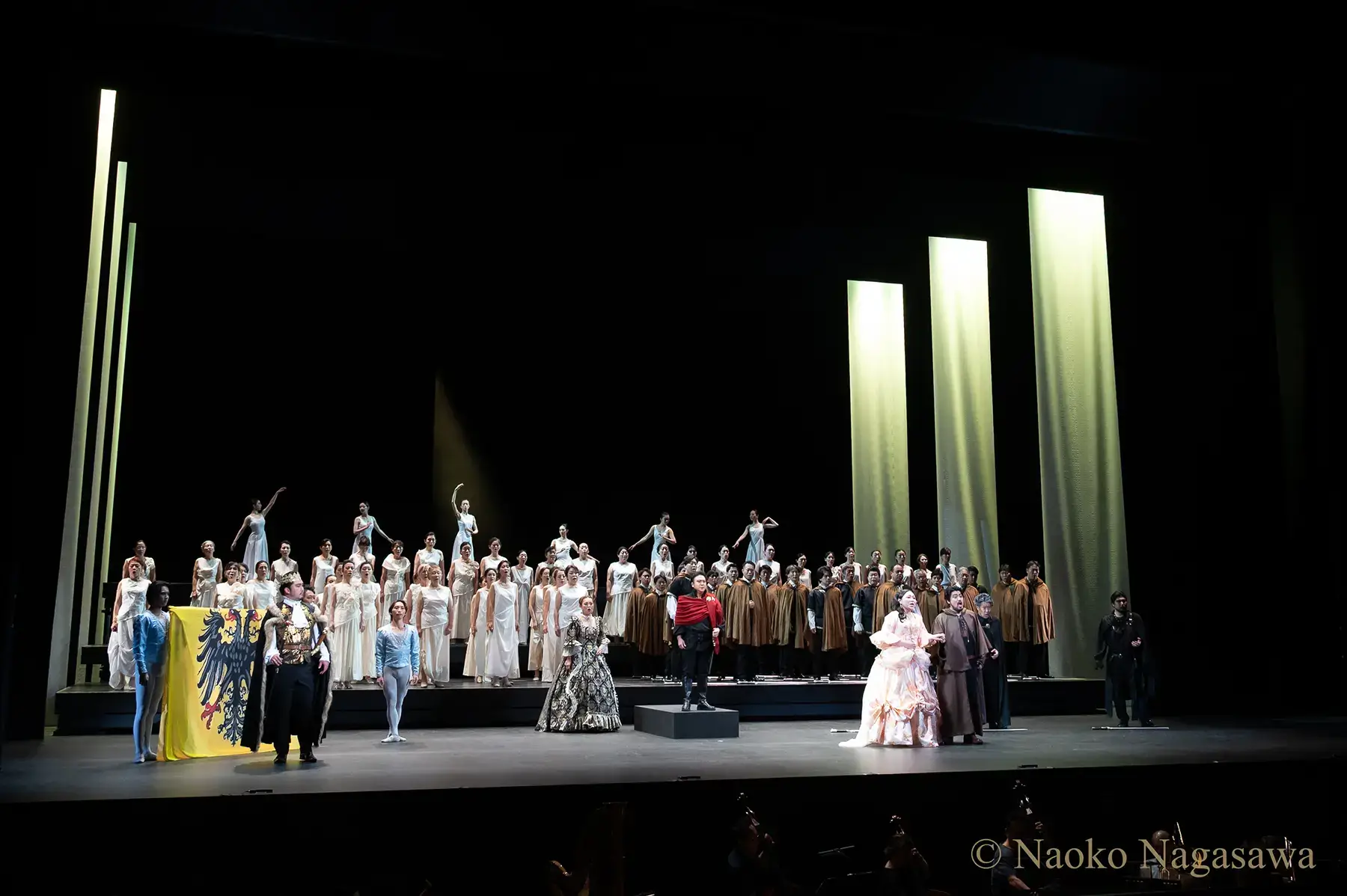 帝の寛容が場を包む。