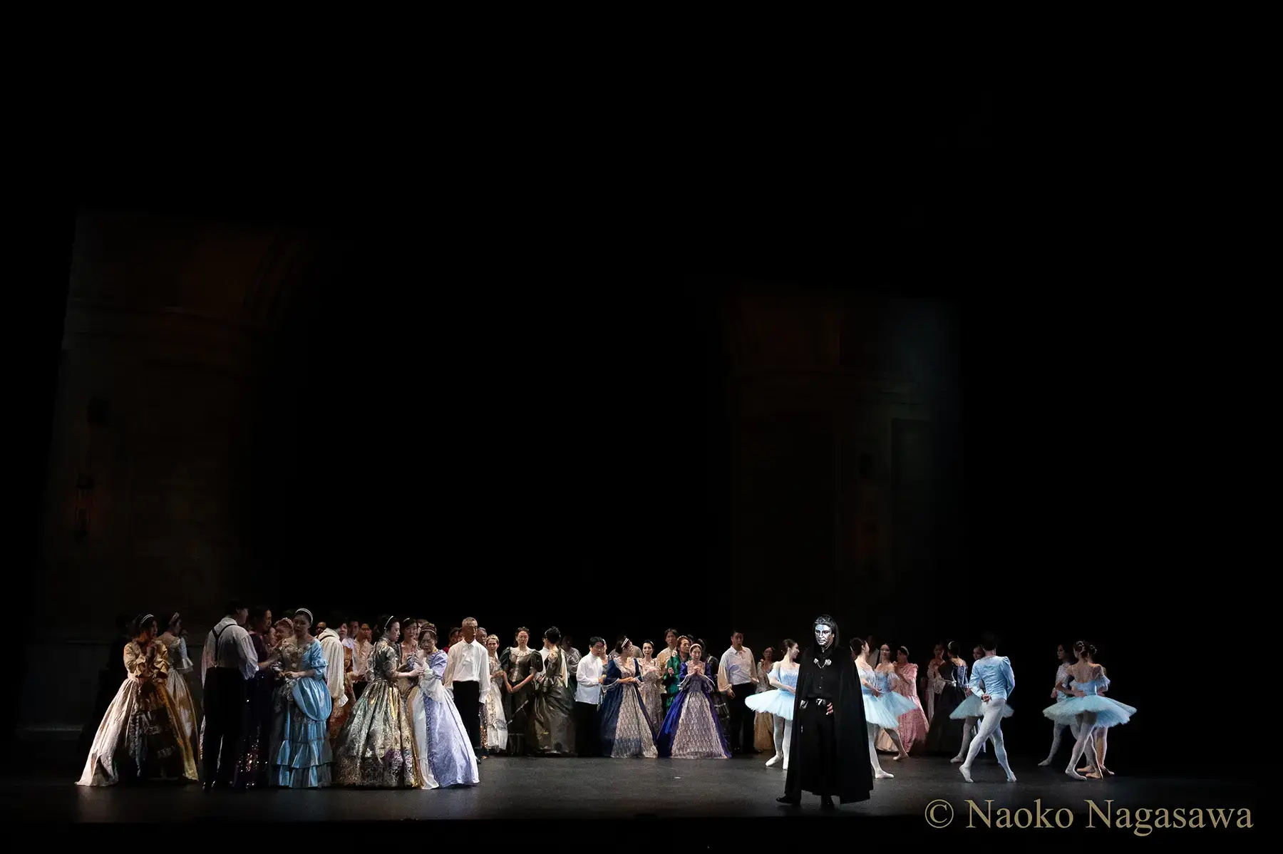 過去の影が忍び寄る。