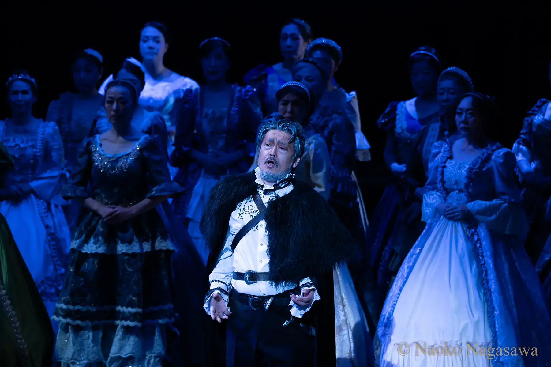 悲嘆にくれる老シルヴァ。