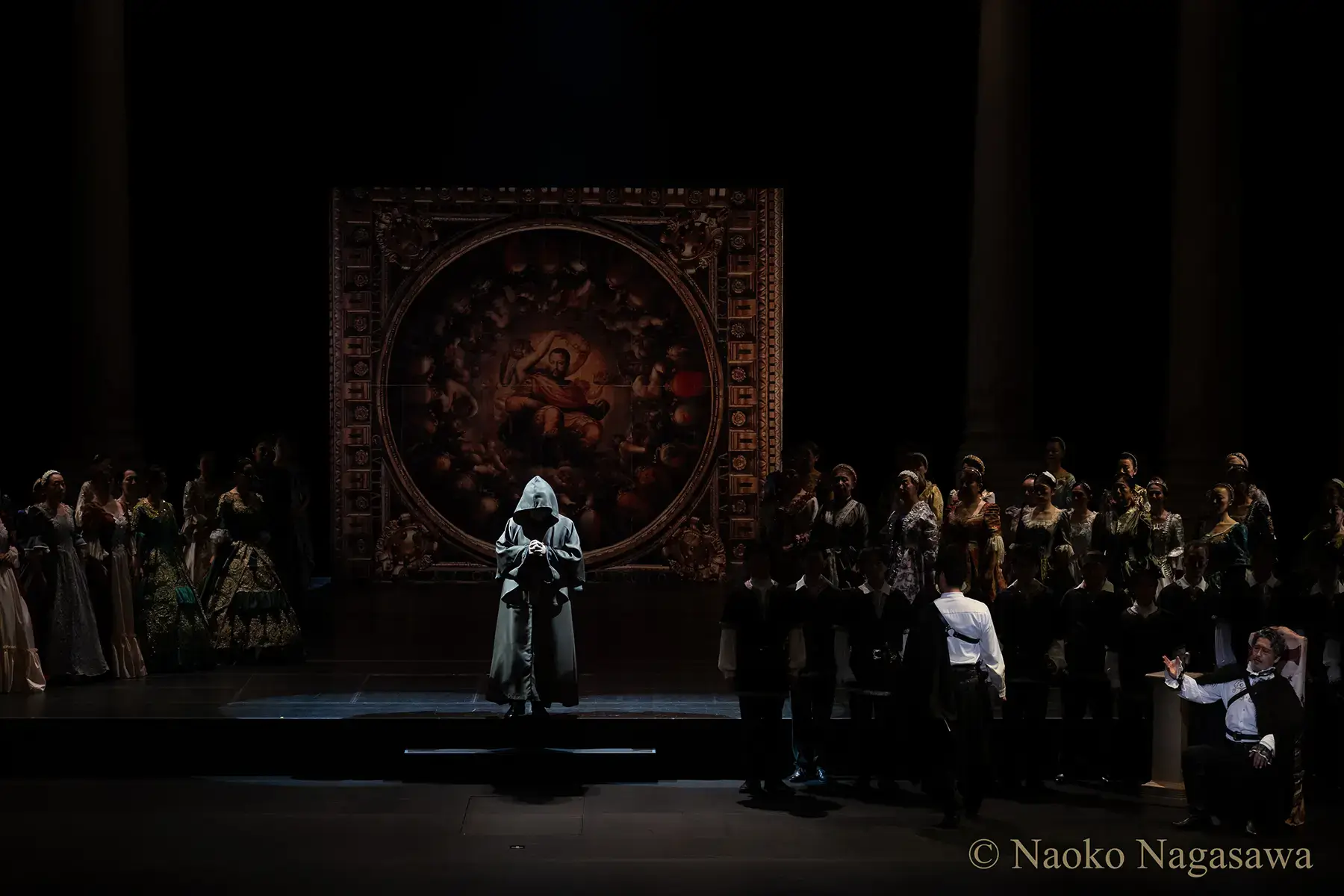 エルナーニが客人として迎えられる。