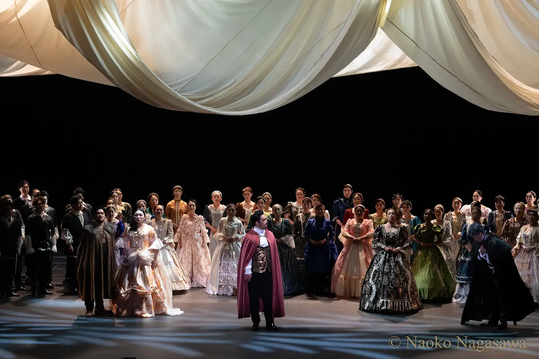 王に許しを乞うシルヴァ。